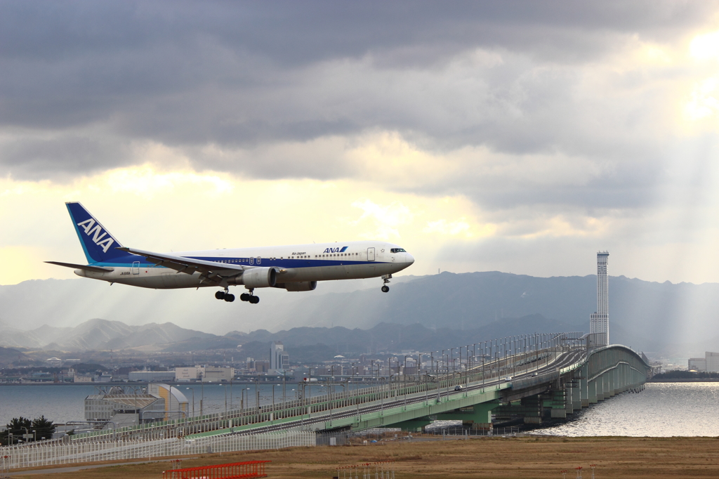 連絡橋と767