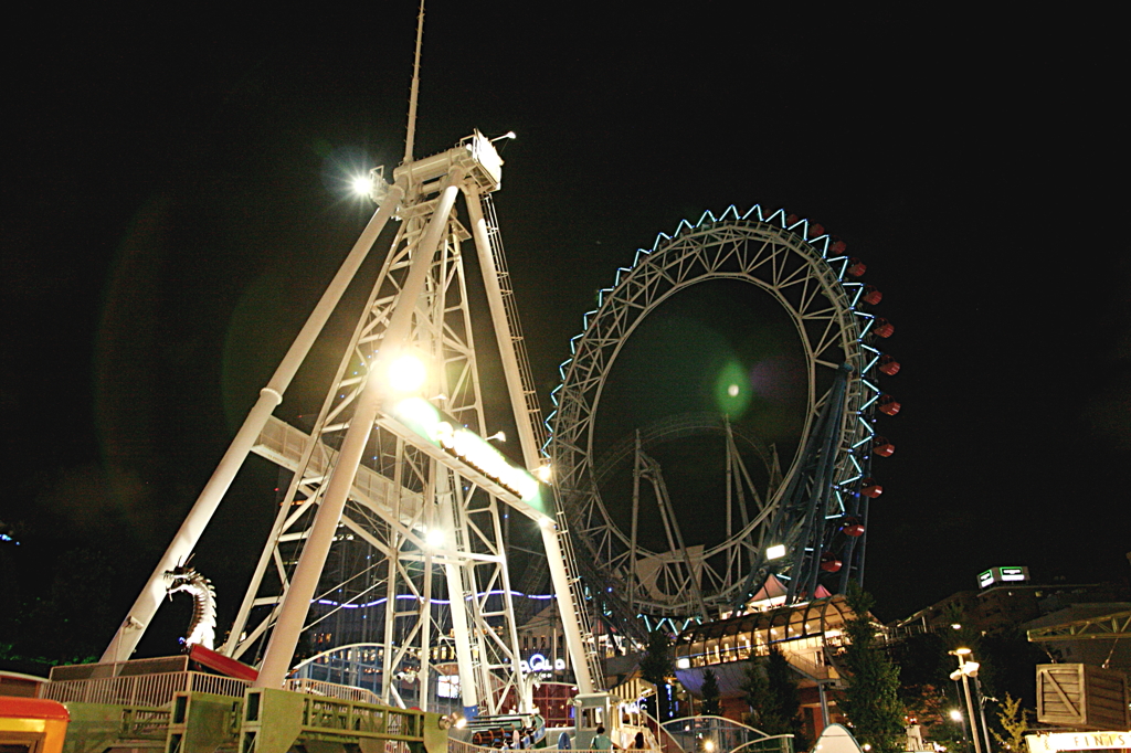 夜の遊園地