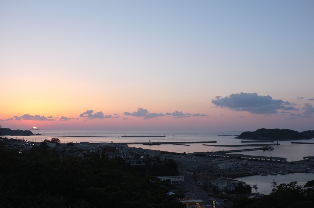 眠りにつく港町