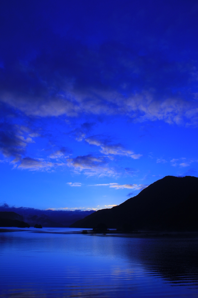 秋元湖の夜明け