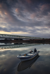 利根川橋梁と小舟