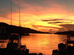朝焼けの港　〜自然の贈り物〜