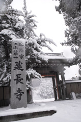 雪の建長寺