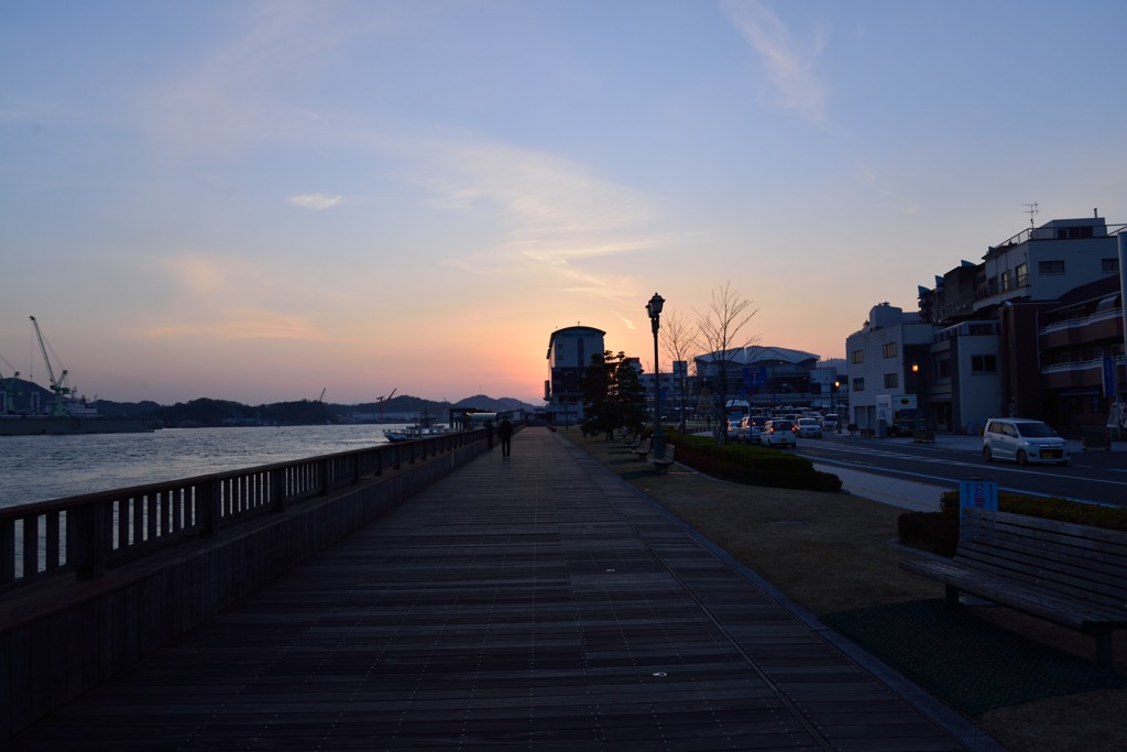 尾道駅前　綺麗な散歩道