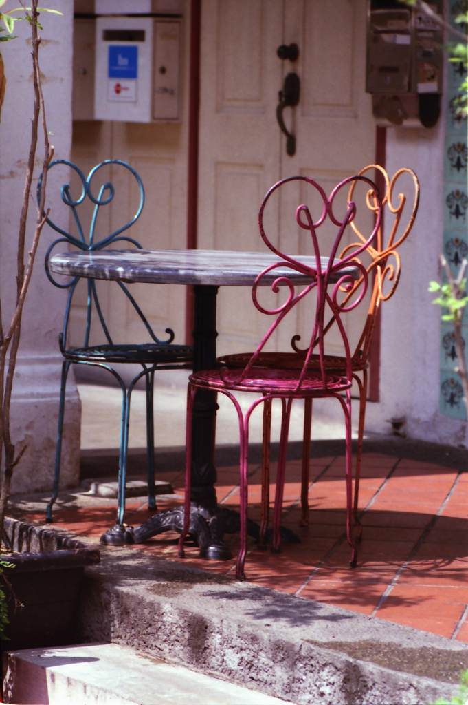 Table and Chairs 01