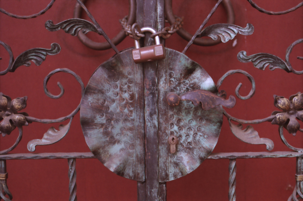 Door 01