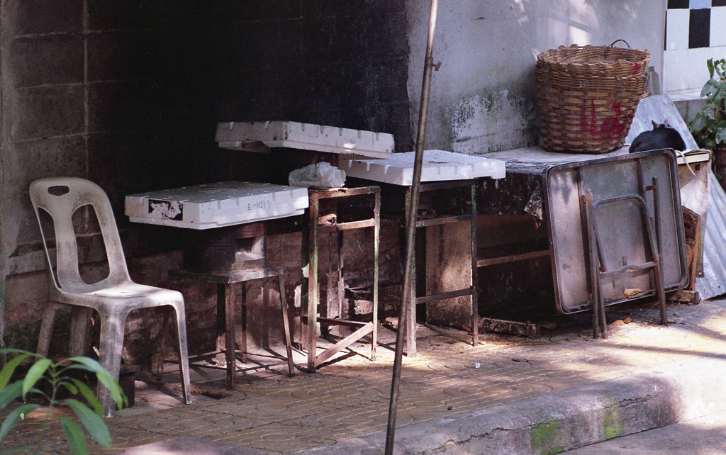 Table & Chair 01