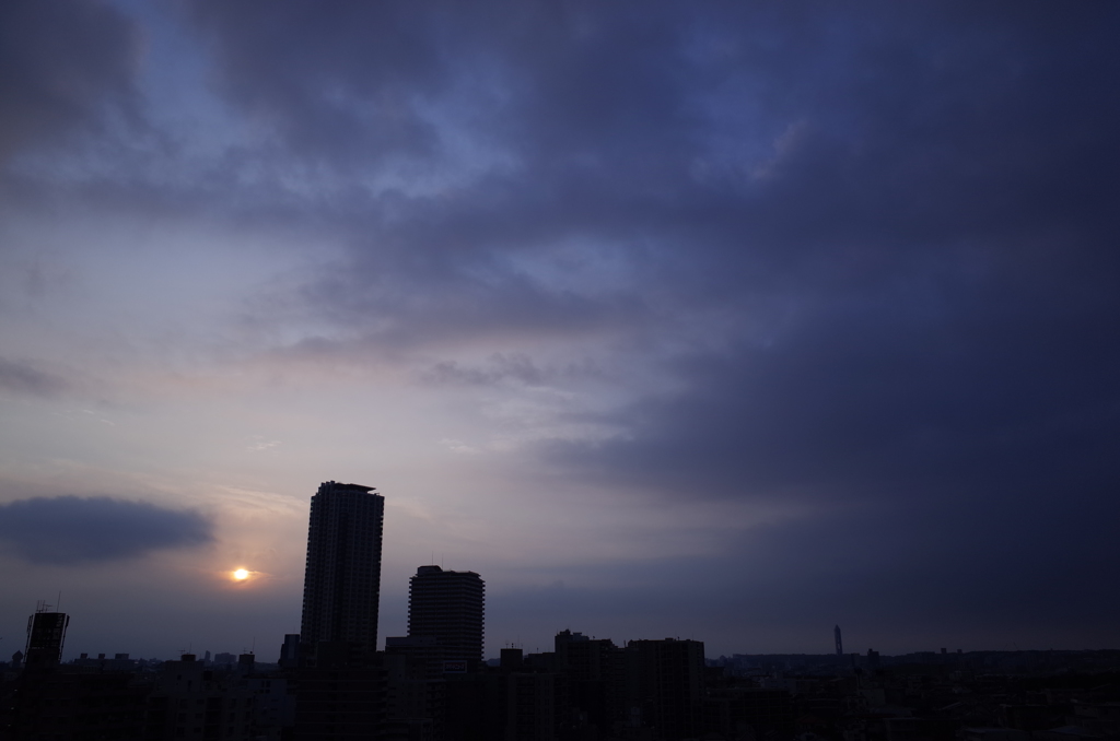 夏の夜明け