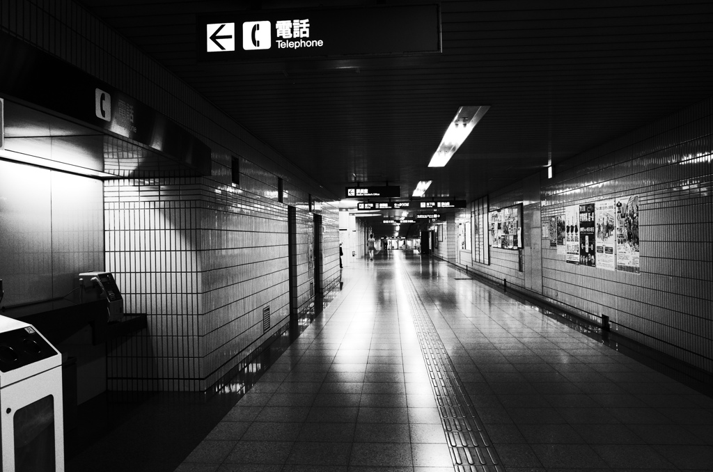 冷たい地下道