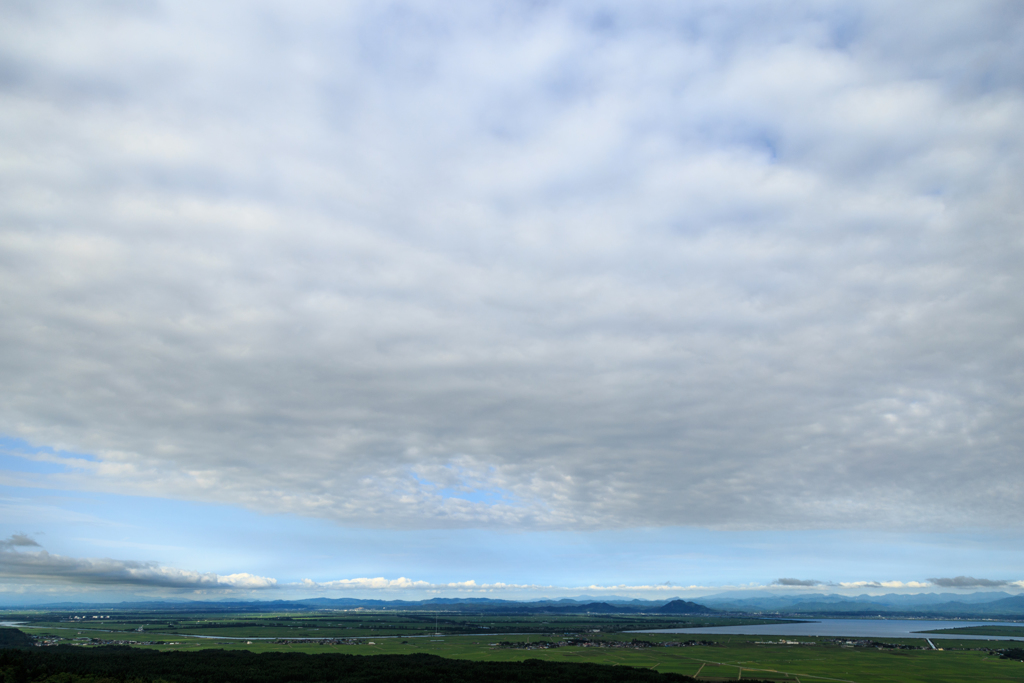七月の雲り空