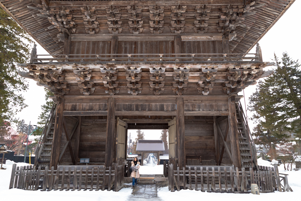長勝寺山門 　禅林街門中遠望