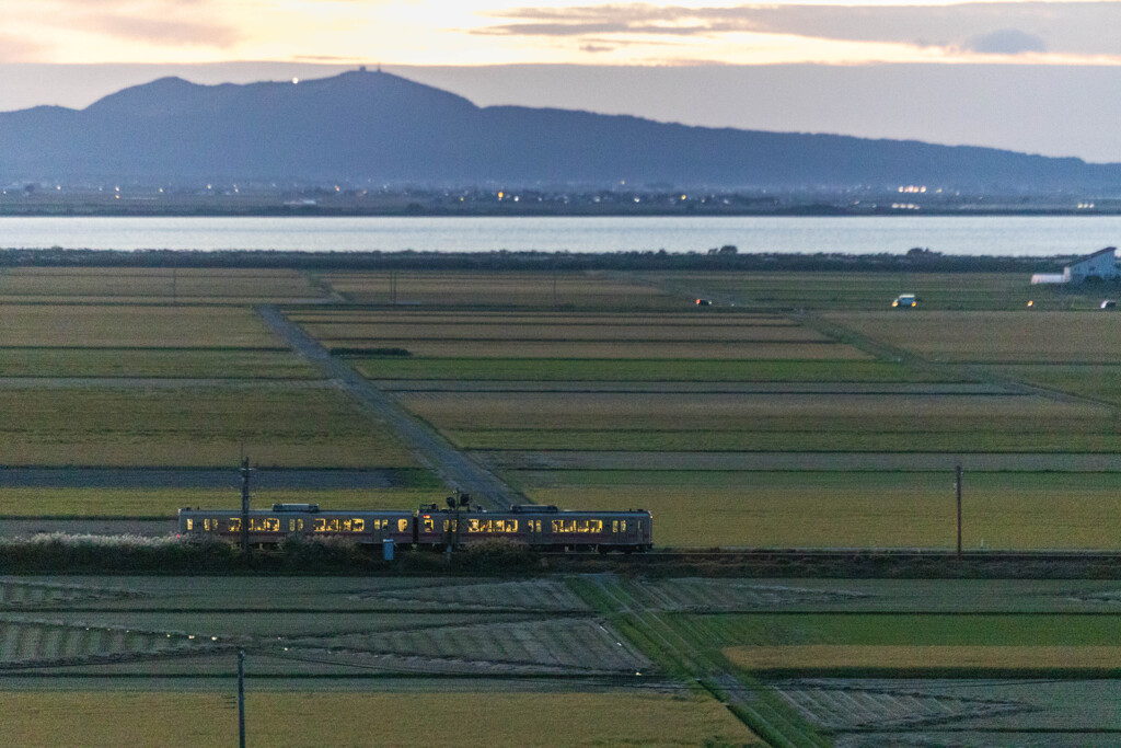 続々 刈り跡電車　
