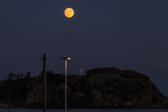磯の満月