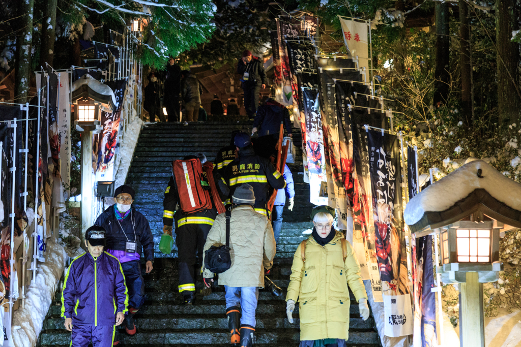 真山神社　仁王門から社務所まで
