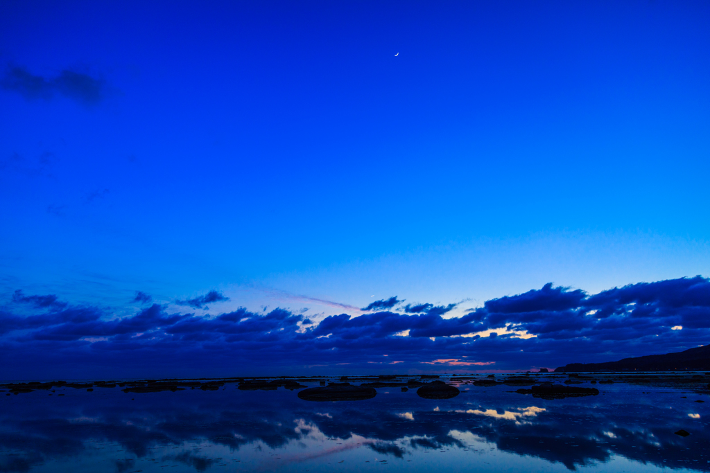 鵜ノ崎海岸の月