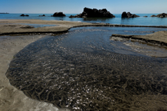 釜磯海岸　湧水の行方