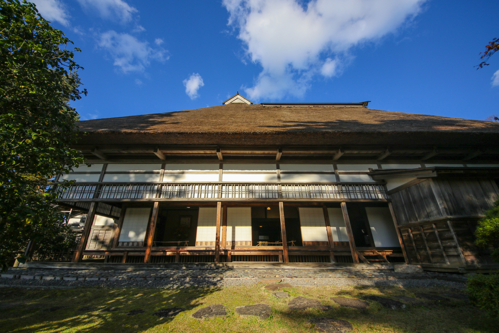 三浦館　縁側と屋根