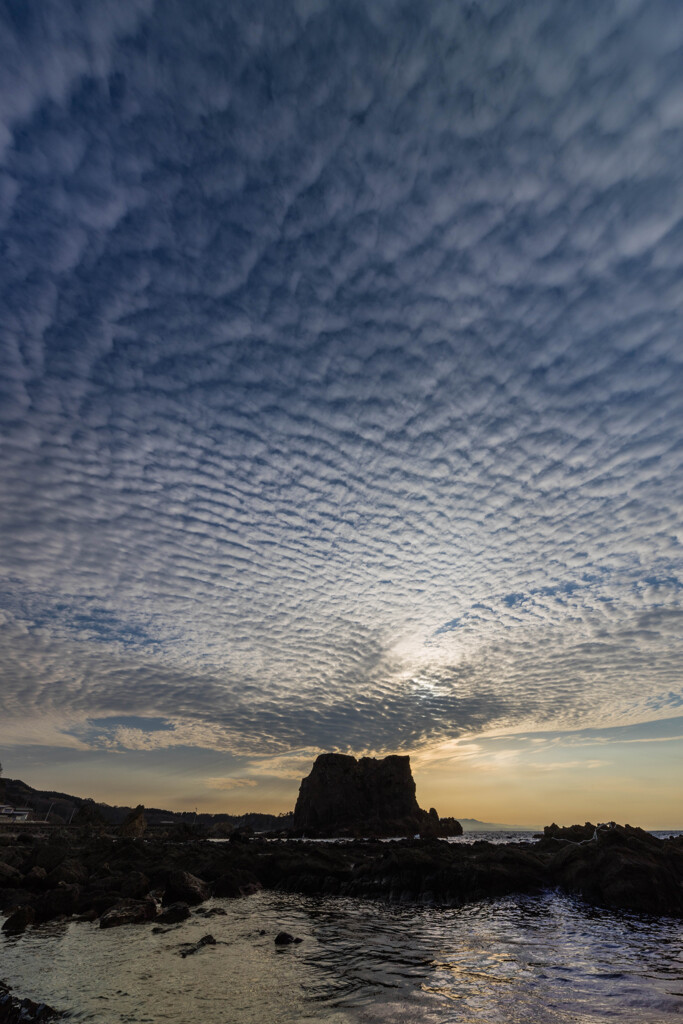 帆掛け岩　朝雲