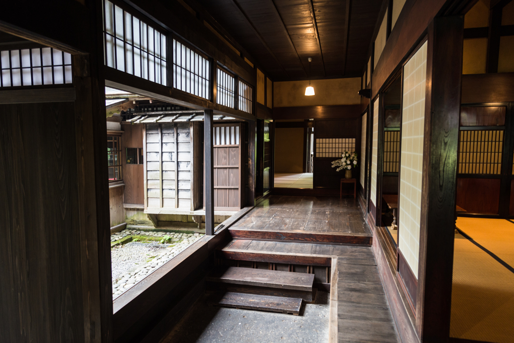 三浦館　上がり框