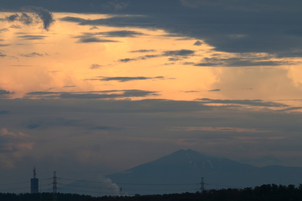 鳥海山遠望