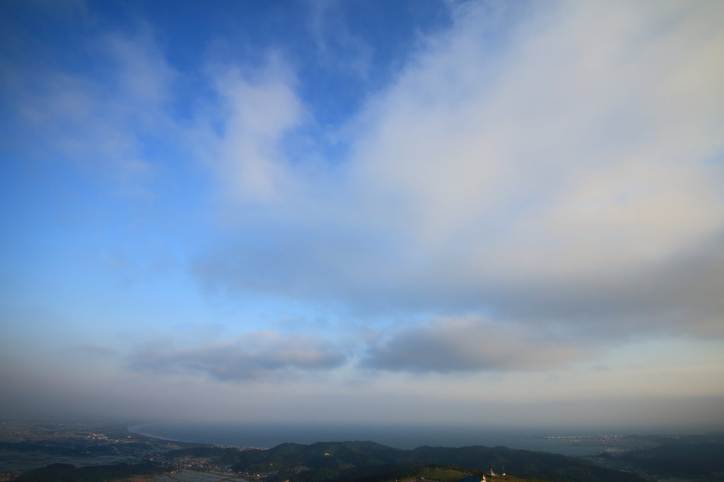 男鹿半島上空