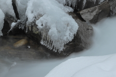 氷雪と水煙