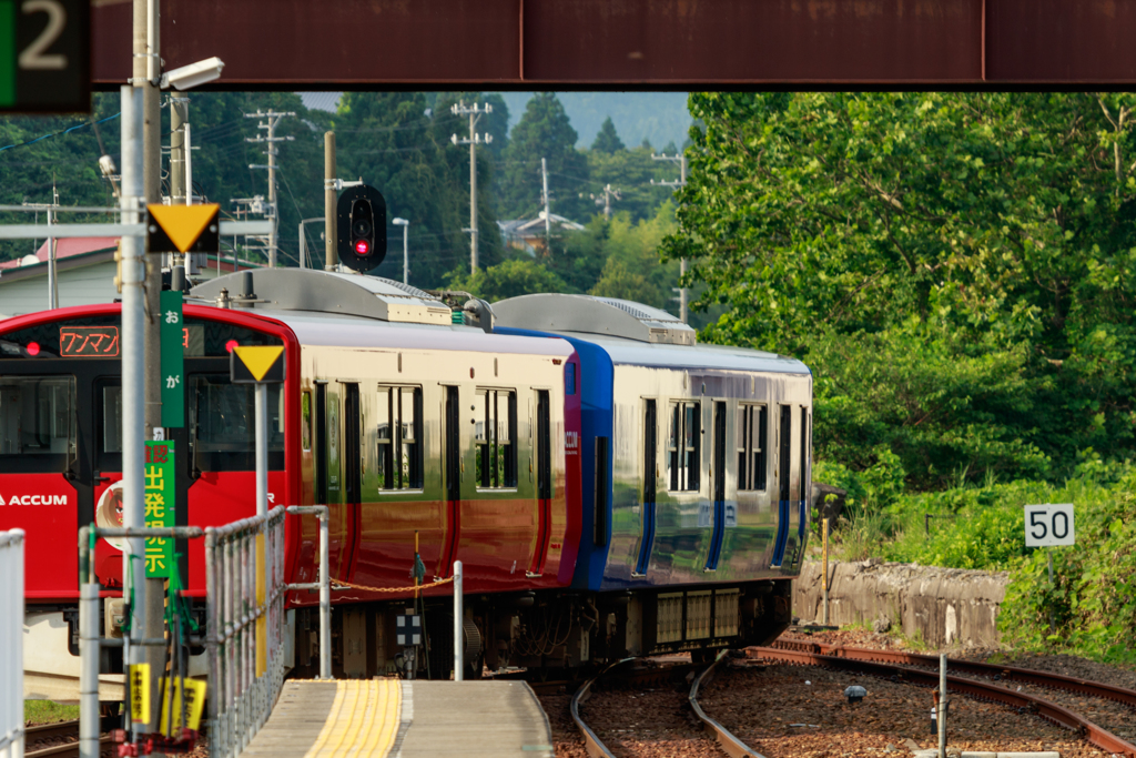 男鹿駅　ハイブリッド列車
