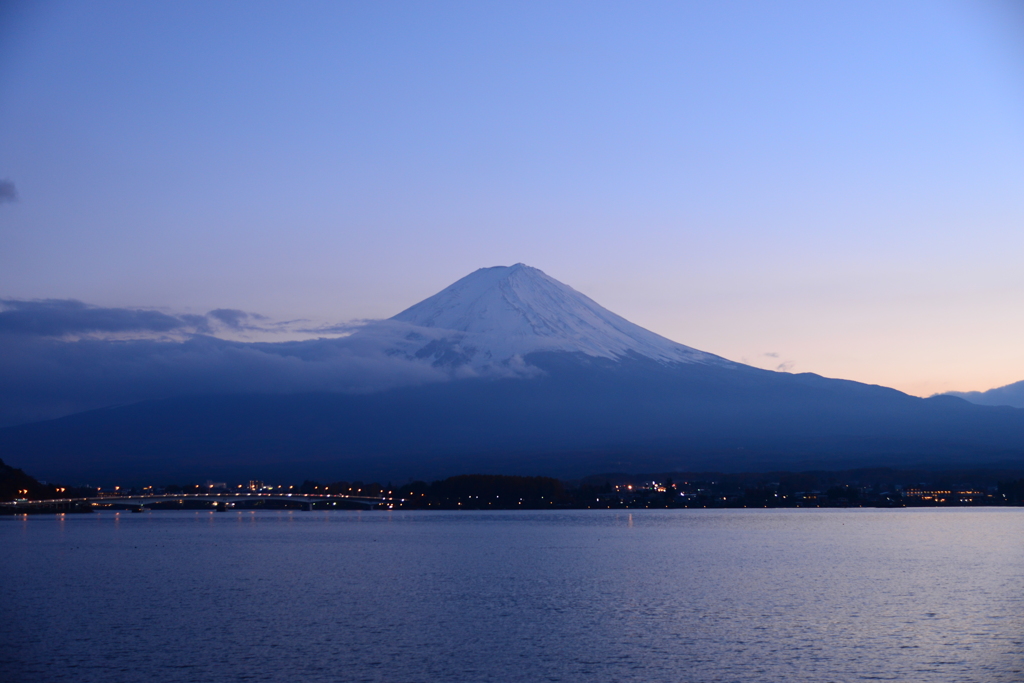 日没間際の富士山（河口湖）