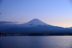 日没間際の富士山（河口湖）