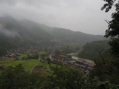 霧のかすみゆく里