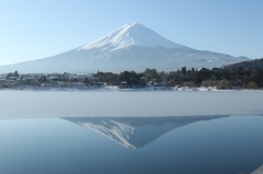 湖も冬のベールをまとって、、 