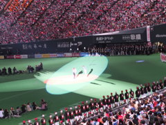 泣くな稲葉奥さんから花束