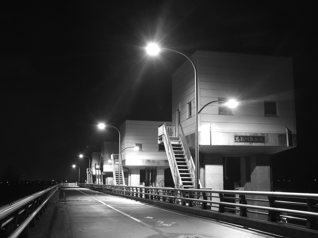 夜の水門