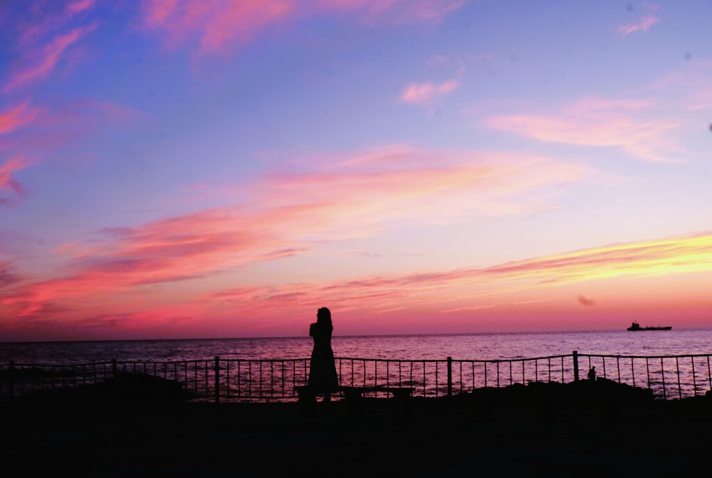 夕暮れの美女