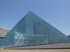 ガラスのピラッミト