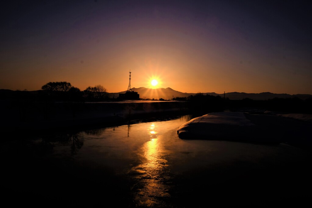 大雪の日の出