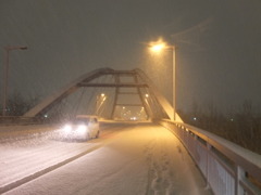 吹雪の中を帰るぞ