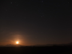 十勝岳の月の出