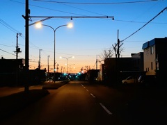 住宅街の夜明け