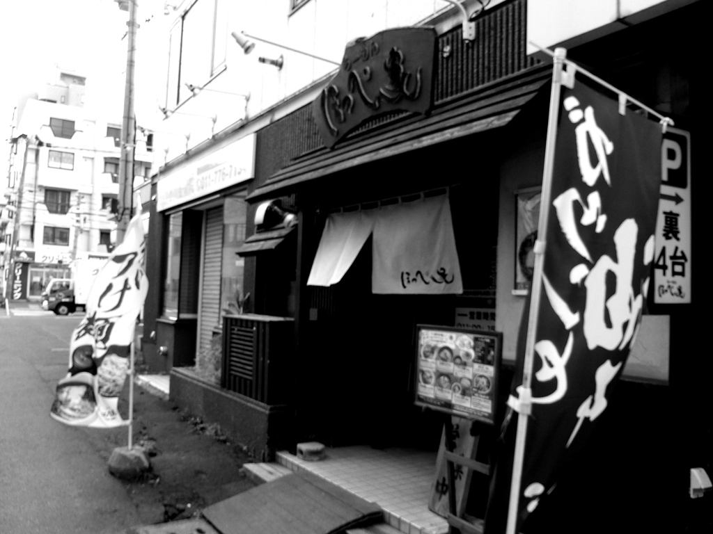 行列の出来るラーメン屋
