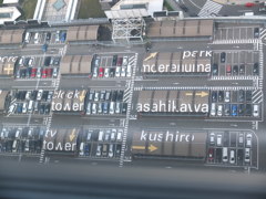 駐車場と方面案内矢印