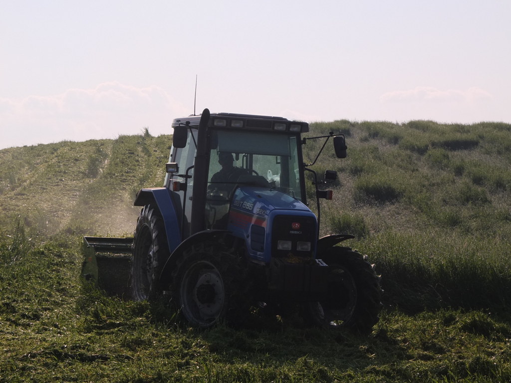 冬支度牧草刈り