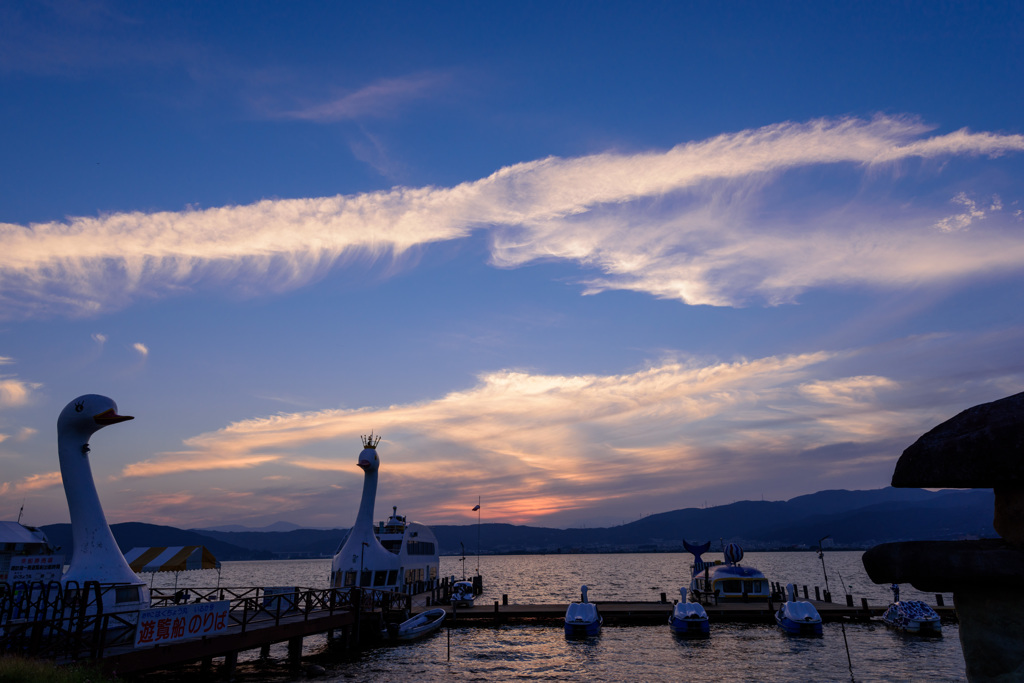 諏訪湖の夕景