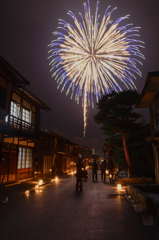 カメラマン越しの花火