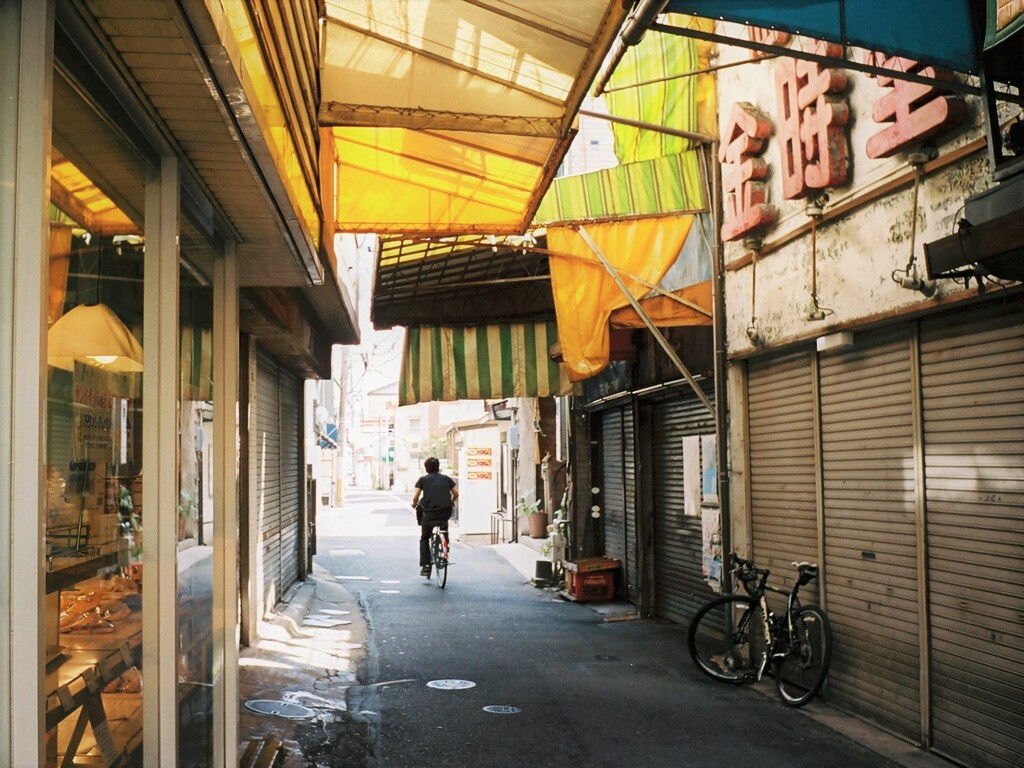 商店街を抜ける