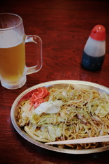 焼きそばとビィル