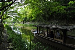 水路を往く船