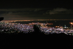 神戸の街に夜はない。