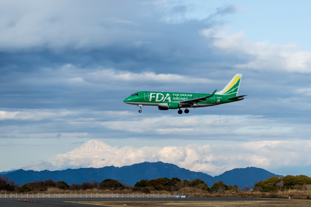 FDA（緑）と富士山