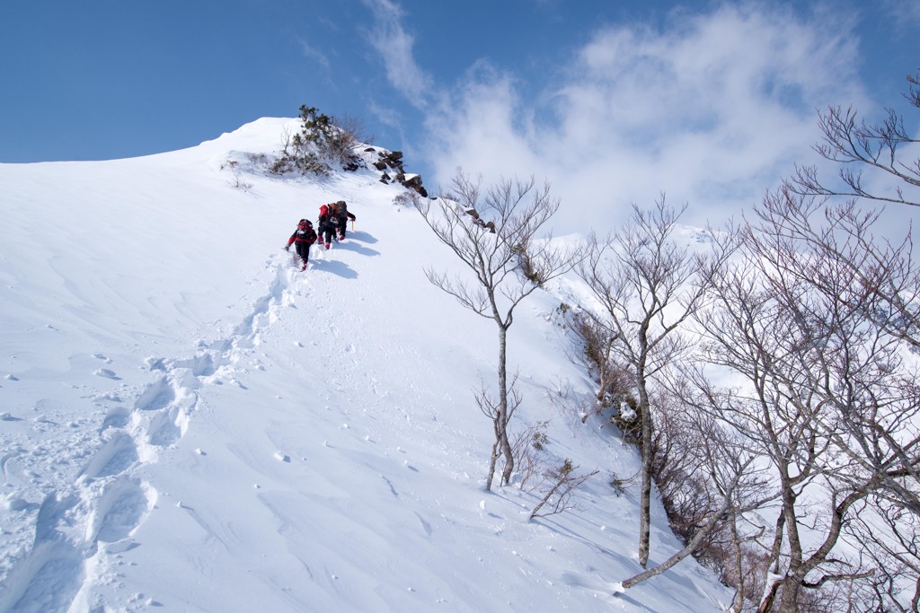 西黒尾根を登る群馬県警山岳警備隊　
